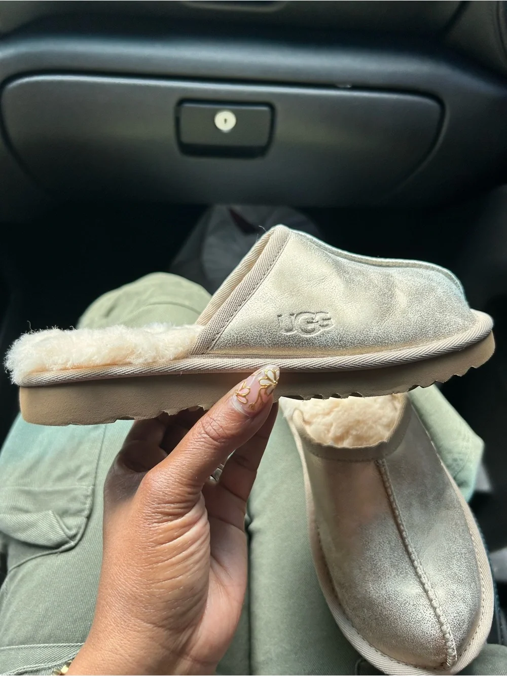 🤍 UGG Cozy Slip-On Slippers - Girls Size 2 - Never Worn